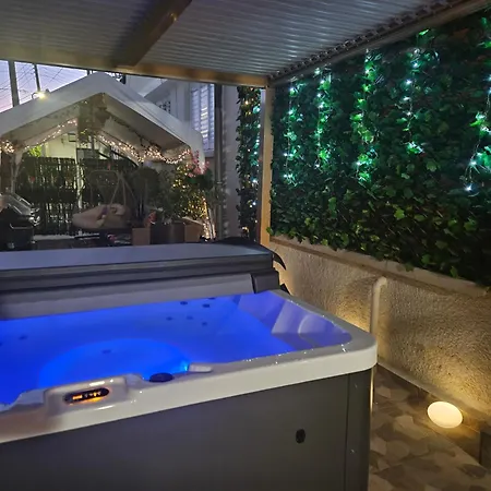 Ferienhaus Heated Jacuzzi & Luxury Garden Retreat Larnaka