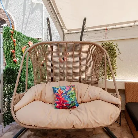 Heated Jacuzzi & Luxury Garden Retreat בית נופש