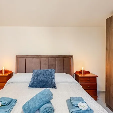 Heated Jacuzzi & Luxury Garden Retreat Ferienhaus