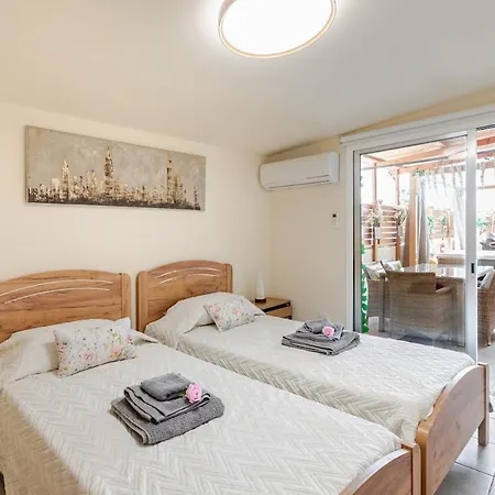 בית נופש Heated Jacuzzi & Luxury Garden Retreat