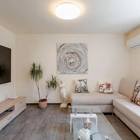 Heated Jacuzzi & Luxury Garden Retreat בית נופש *
