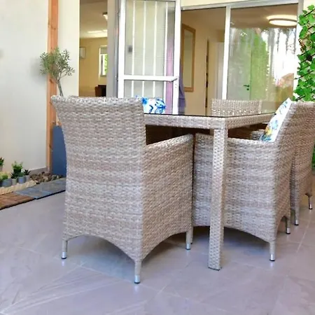 Heated Jacuzzi & Luxury Garden Retreat בית נופש לרנקה