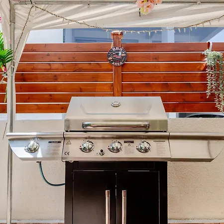 Heated Jacuzzi & Luxury Garden Retreat בית נופש
