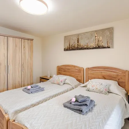 בית נופש Heated Jacuzzi & Luxury Garden Retreat *