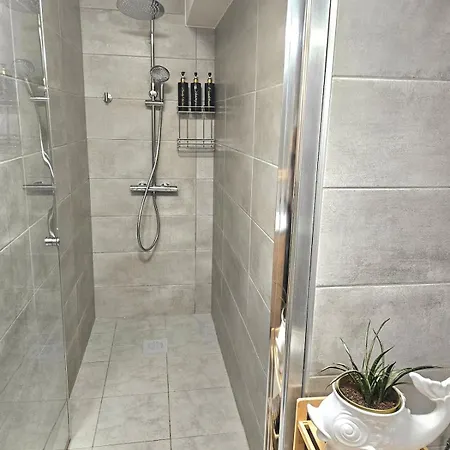 Heated Jacuzzi & Luxury Garden Retreat לרנקה