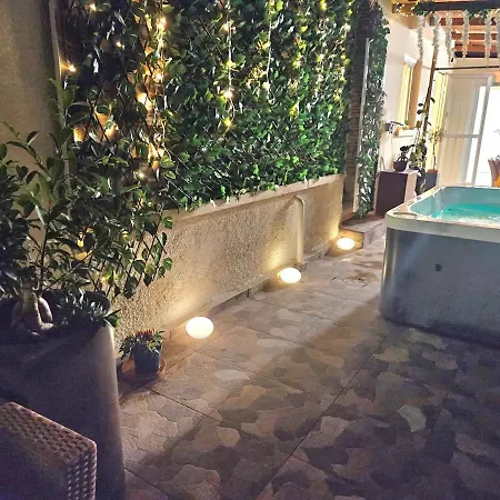Ferienhaus Heated Jacuzzi & Luxury Garden Retreat *